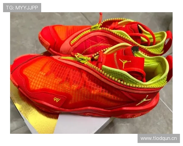 威少衣柜里全是荧光色，连拖鞋都镶钻？